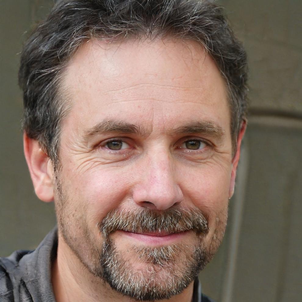 Kieran Ashworth, Founder and Lead Travel Yoga Instructor